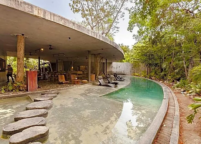 Encanto Luxe Jungle 10min Beachhot Tubking